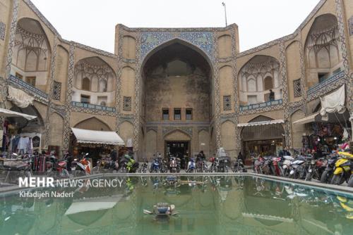 چهارسوی ضرابخانه بازار قیصریه اصفهان بعد از ۶۰ سال رفع تصرف شد