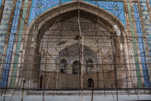 داربست های مسجد جامع قزوین پس از ۶۰ سال جمع آوری می شود