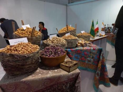 نمایشگاه راه ادویه با حضور اقوام ایرانی در کرمان برپاست