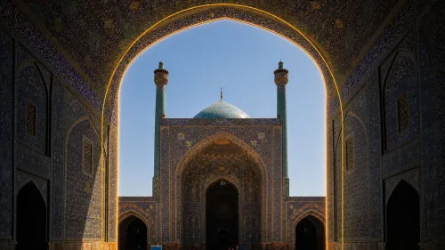 پیوند هویت برند بیمه بازار با صیانت از میراث فرهنگی