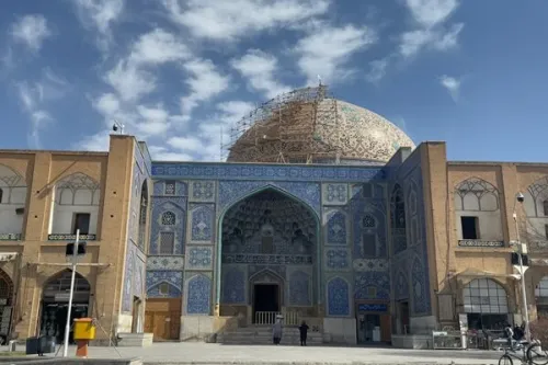 گنبد شیخ لطف ا... قبل از بارندگیها به مرحله نصب کاشی رسید
