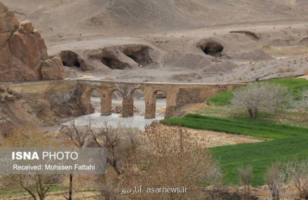 مرمت قدیمی ترین پل آب رو ایران به دست جهادگران میراث